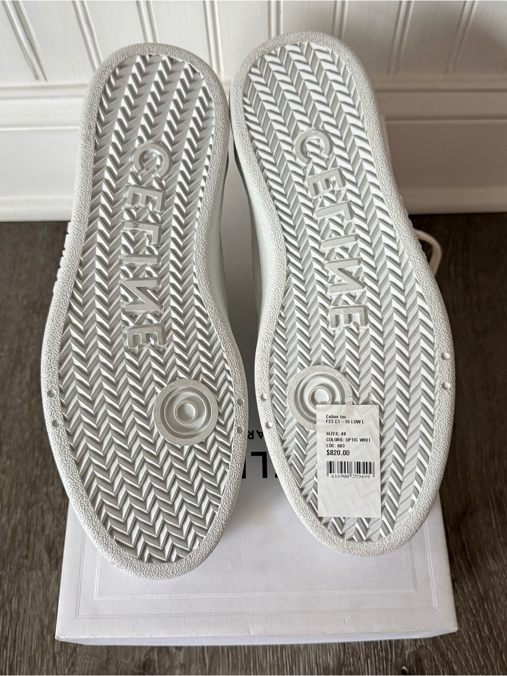 Celine - CT-10 Lace-Up Calfskin Optic White
Low Top Leather Sneakers - Picture 9 of 10